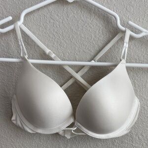 ˚⟡˖ ࣪  victoria’s secret white bombshell plunge bra size 32a